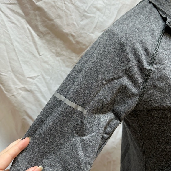 Adidas Running Gray Lightweight Jacket Size Medium - Picture 3 of 11